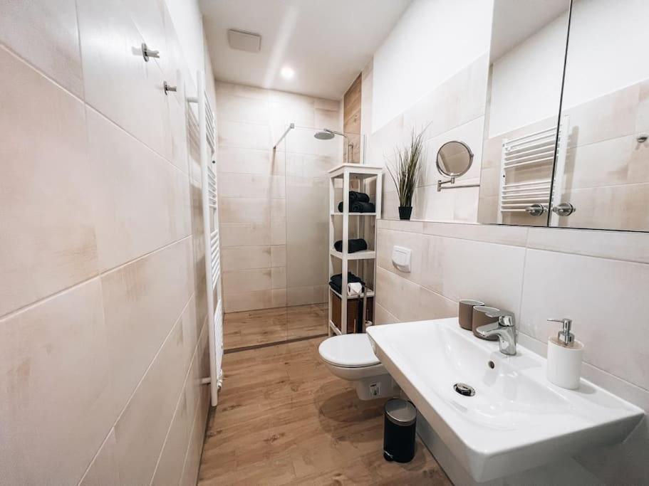 Lieblingsapartment No.10 Mit 2 Schlafzimmern Und Eigener Terrasse Rostock Ngoại thất bức ảnh